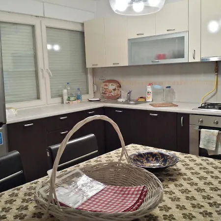 לינה וארוחת בוקר Mejdan 3*